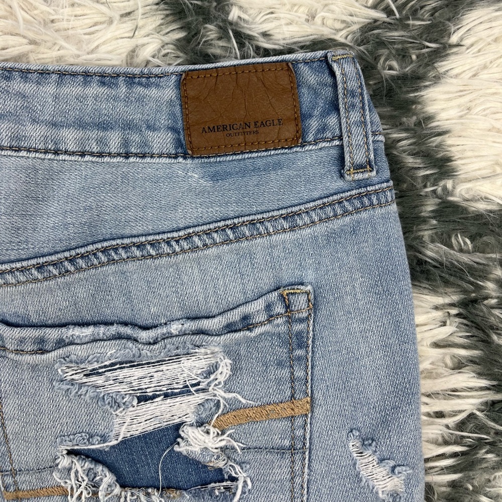 American Eagle Women s Blue Distressed Tomgirl Bermuda Jean Short Size 4 - Picture 8 of 10